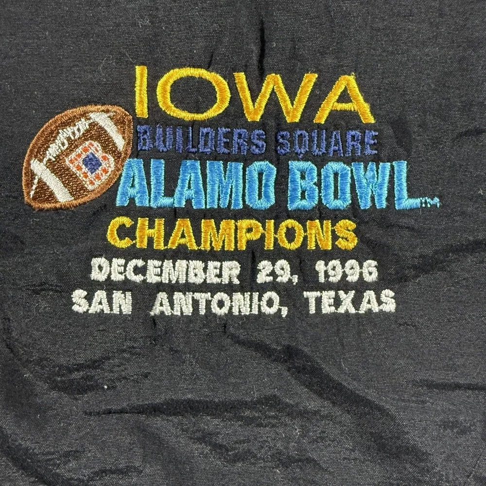 Vintage Iowa Hawkeyes Jacket Mens 2XL NCAA Football Alamo Bowl Champions Reebok